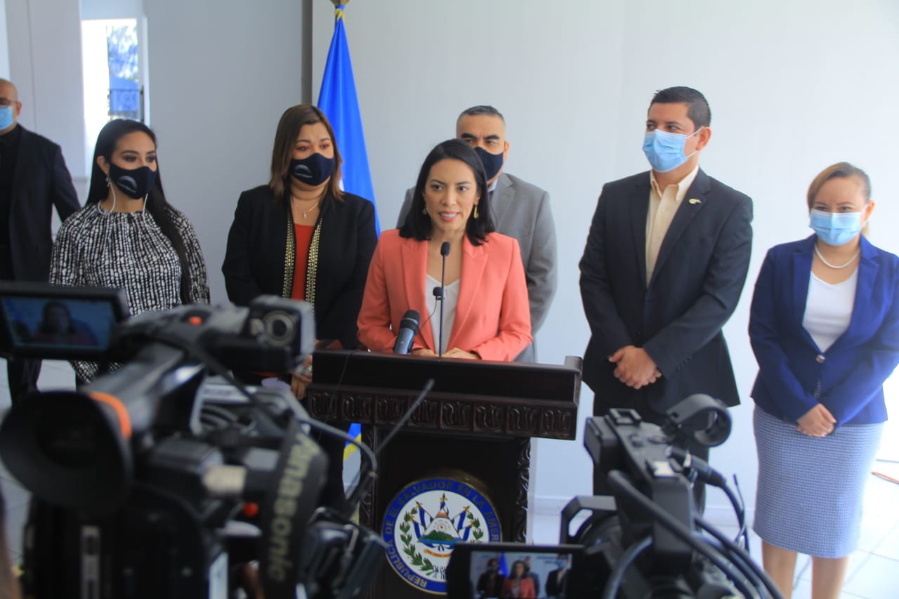 Bancada Cyan presenta el proyecto “Ley Nacer con Cariño”, una iniciativa de la Primera Dama, Gabriela de Bukele bancada-cyan-presenta-el-proyecto-ley-nacer-con-carino-una-iniciativa-de-la-primera-dama-gabriela-de-bukele